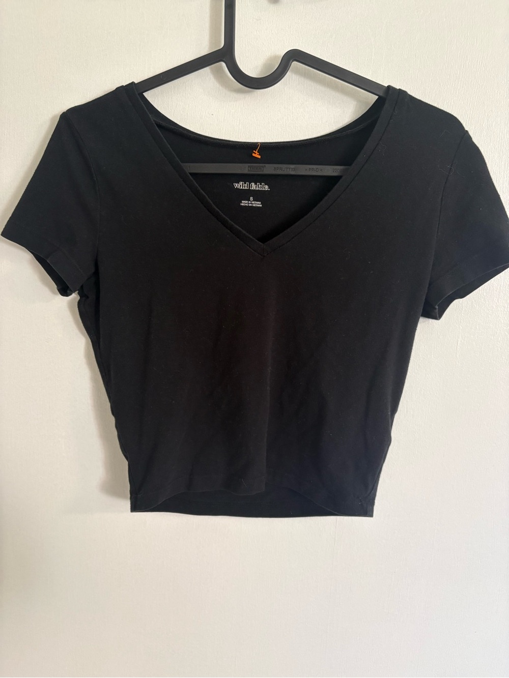 wild fable Black V-Neck Short Sleeve Crop Top
